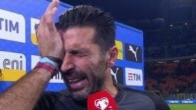 شاهد ردة فعل بوفون على موت أسطوري قائد Fiorentina