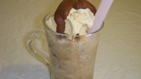 تهیه دسر-یخ در بهشت قهوه 