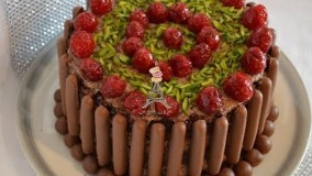 آموزش دسر- کیک شکلات و ميوه قرمز 