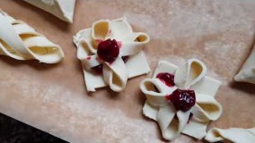 تهیه دسر-شیرینی توت فرنگی و آلبالو