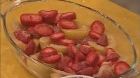 آموزش دسر-کرامبل هلو و توت فرنگی