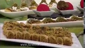 تهیه دسر-دسر پسته و توت فرنگی