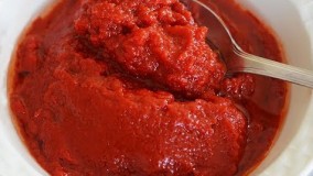 هنر آشپزی-طرز تهیه رب گوجه فرنگی غلیظ و خوشرنگ خانگی و نکات مهم آن بدون نیاز به آفتاب