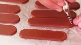 کیک پزی-تزیین کیک فوندانت به شکل چمدان