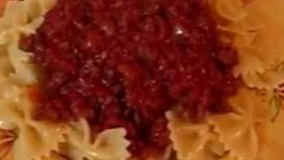 آشپزی مدرن-  - ماکارونی پاپیونی با سس گوشت چرخ کرده