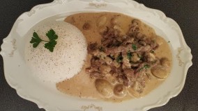 آشپزی مدرن-تهیه بیف استراگانف با برنج