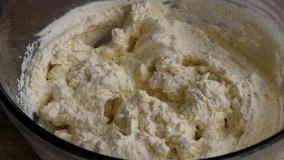 کیک پزی- کریم خامه به کیک و کریم رول