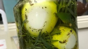 آموزش یه ترشی عجیب غریب که داخل اون تخم مرغ هم هست ! جوادجوادی