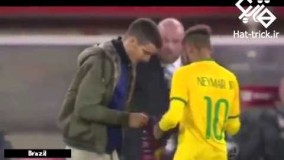 برخورد بد نیمار با هواداری که امضا می خواست