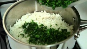 آشپزی ایرانی-تهیه سبزی پلو با ماهی تازه