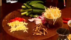 آشپزی مدرن-نودل وسبزیجات