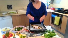 آشپزی ایرانی - برنج با کرفس وگردو و ماهی شکم پر بسیار لذیذ