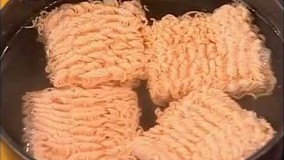 آشپزی مدرن-خوارک نودل با مرغ و نخود