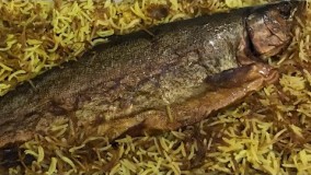 آشپزی ایرانی- رشته پلوي معروف آذربايجان با ماهي دودي در فِر