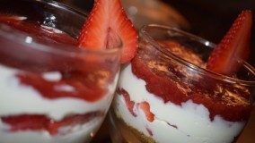 کیک پزی-تهیه چیز کیک توت فرنگی تک نفره