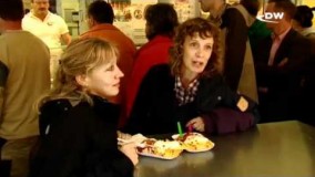 آشپزی آسان-سوسیس با سس کاری، غذای عزیزکرده‌ آلمانی‌ها