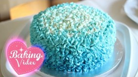 ایده تزیین کیک تولد پسرونه با خامه آبی