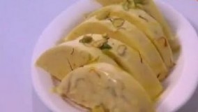 تهیه بستنی بادام لذیذ 2