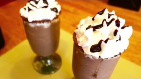 تهیه نوشیدنی-میلک شیک کوکی و خامه