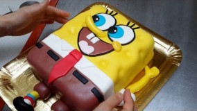 کیک پزی-تهیه کیک اسفنجی به شکل با اسفنجی