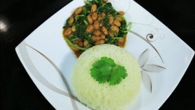 آشپزی ایرانی - پالک همراه با لوبیا و برنج سفید