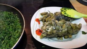 آشپزی ساده-سبزی نعنا و جعفری  و چغاله بادم سرخ شده