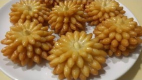 شیرینی پزی-  طرز تهیه کلوچه شیرین به شکل گل برای عید