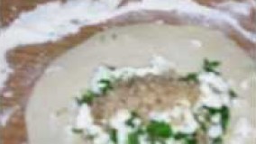 آشپزی ساده-نان سیر دار همراه  جعفری و پنیر