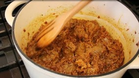 روش صحیح و اصولی  قورمه کردن گوشت جهت تهیه  خوراک لوبیا سبز _ Episode 96