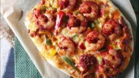 پیتزای میگو و کلم قرمز