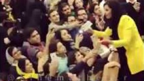 سلفی ساره بیات و قوچان نژاد در اکران مردمی فیلم زرد