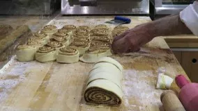 شیرینی پزی-آموزش رول دارچین لذیذ و شیرین