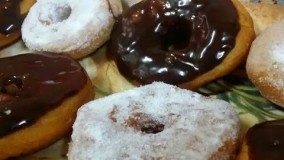 شیرینی پزی-تهیه دونات های لذیذ