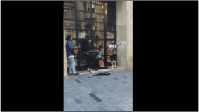 اجرای خیابانی یک گروه ایرانی در استانبول