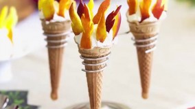 تزیین بستنی قیفی به شکل مشعل | فیلم آشپزی