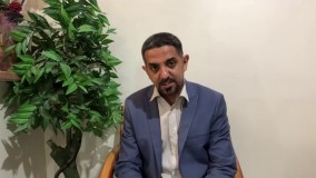 مدرس بازاریابی تلفنی افراد واجد شرایط باید تماس تلفنی بگیرند 