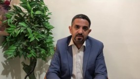 مدرس بازاریابی تلفنی دست نوشه های خود را برای پرزنت آماده کنید 