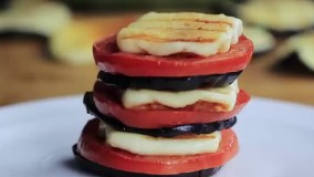 بادمجان و پنیر هالومی گریل با سس | فیلم آشپزی