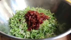 طرز تهیه سالاد کلم بروکسل با بیکن گوشت (میرزاشف)