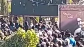 لحظه به خاک سپردن استاد شجریان با نوای ربنا