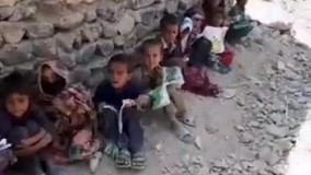 ‏کلاس درسی  زیر آسمون خدا در سیستان وبلوچستان ، این بچه ها روی خاک میشینن درس میخونن !