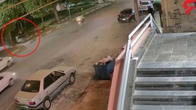 فیلم لحظه قاپیدن موبایل در پارک شهید منتظری آبادان + عجیب اما واقعی