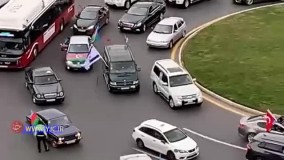 شادی مردم جمهوری آذربایجان با در دست گرفتن پرچم رژیم صهیونیستی