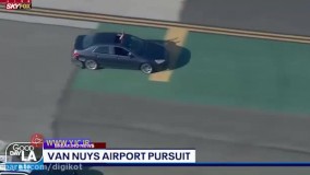 تعقیب و گریز عجیب چند ماشین پلیس و یک خودرو در باند فرودگاه