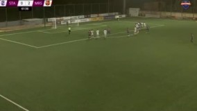 اتفاقی نادر در لحظه حساس یک مسابقه فوتبال !