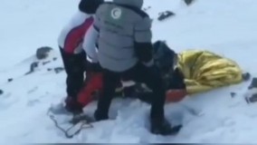 نجات کوهنوردان از زیر بهمن توسط گروه نجات