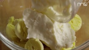 تخم مرغ آبپز به همراه بیکن و چدار