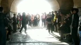 جشن کرونایی‌  زیر پل خواجو در اصفهان!