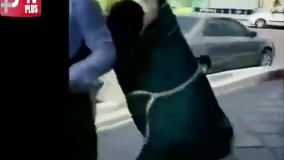 کتک کاری خیابانی دو زن ایرانی وقتی رابطه مخفیانه شوهر با دوست دخترش لو رفت.