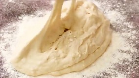 طرزتهیه پیتزا با خمیر خانگی و دست ساز !-(در خانه)